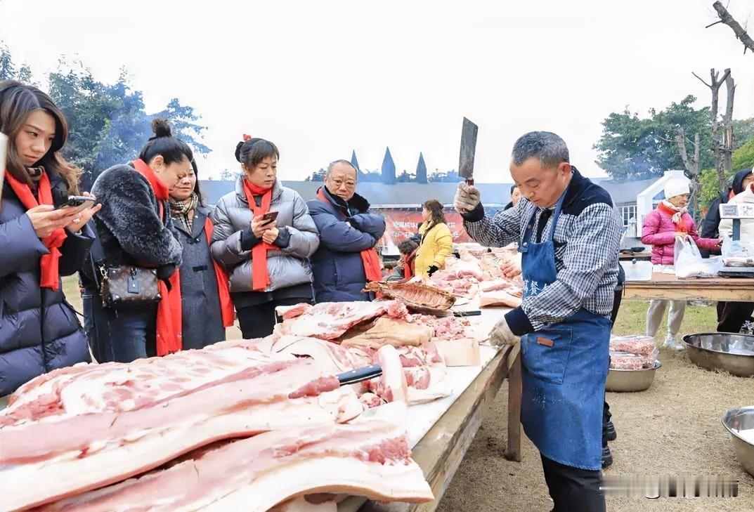 一句“吃年猪”引来十万客！四川小村的狂欢，藏着最浓的年味儿“明天我准备吃两