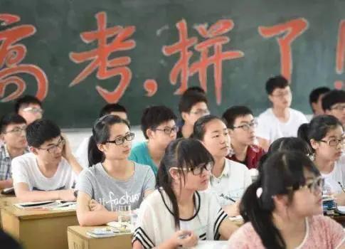 高校扩招，真的是好事吗？真话太扎心很多家长和学生，都觉得院校扩招是天大的好