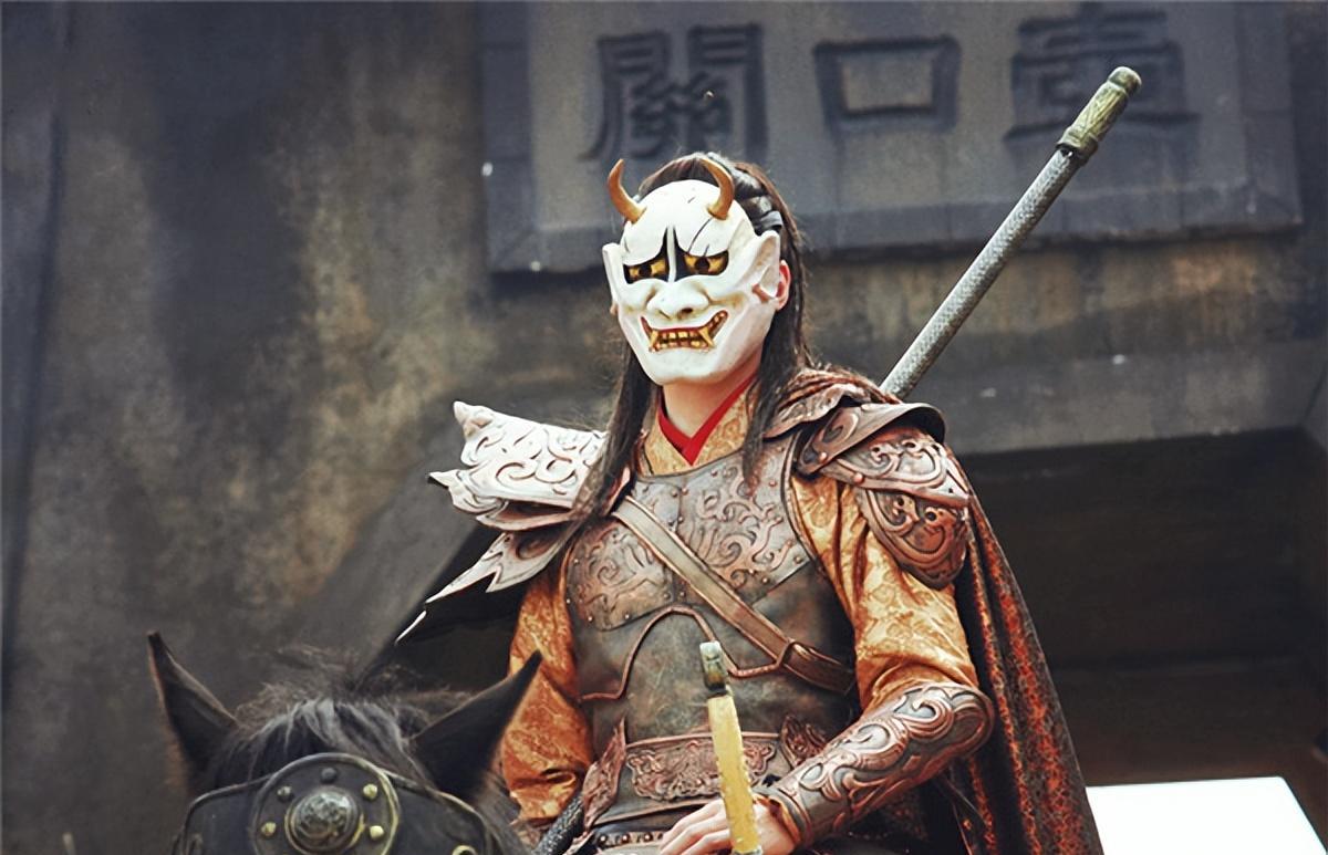 北齐兰陵王高长恭正在家中过生日，皇帝高纬派人送来毒酒。高长恭悲愤的说：“我忠心耿