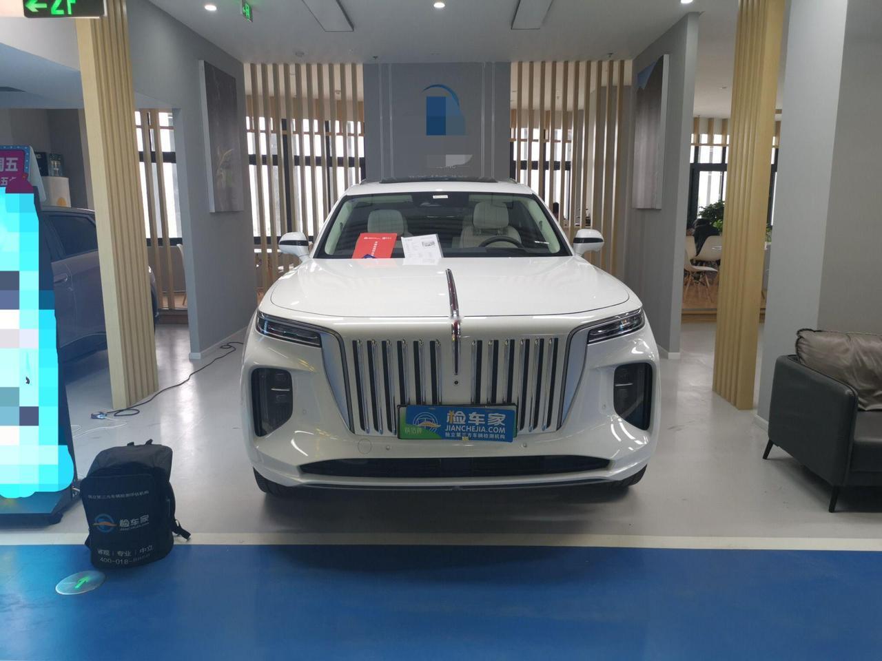 明明价格很贵，车开出去却没什么面子！前两天验了一台红旗E-HS9，2023年2