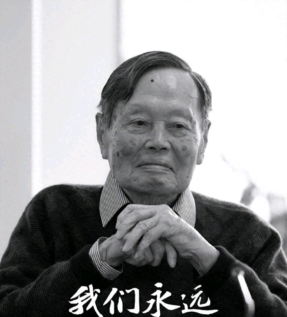 一路走好！享誉全球的物理学家杨振宁逝世，曾与李政道同获诺贝尔物理学奖。他1994