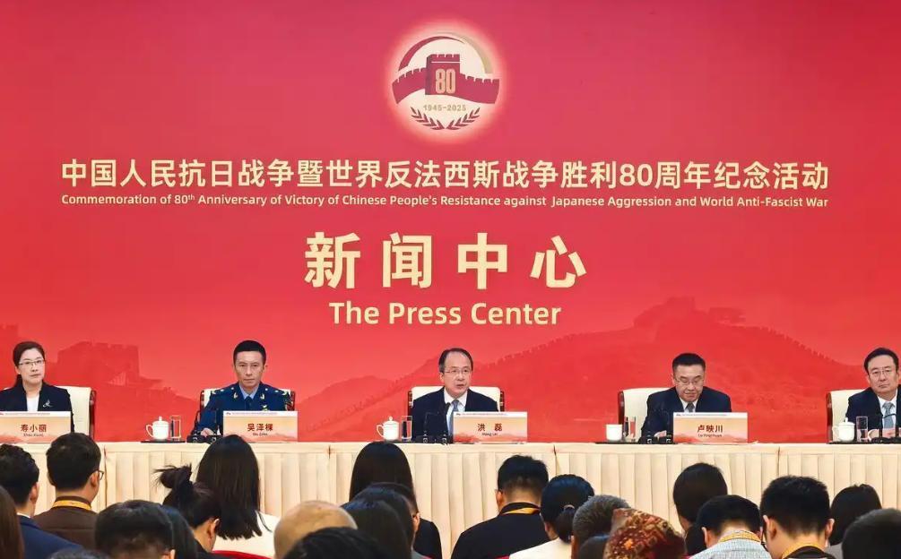 名单一公布，外界的表情就变了。普京第一，不意外；紧跟其后的，是金正恩。不是传闻
