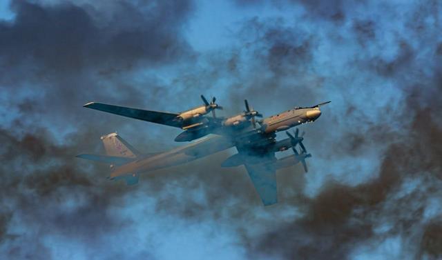 72小时饱和轰炸！俄军断海路封陆路，北约军援困死波兰边境当图-95S与图-1