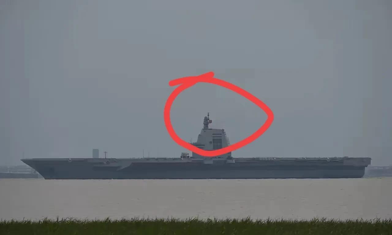 这次福建舰出海回来后，大概率会服役这次悬挂的18Y走锚国际信号旗，大胆预测一