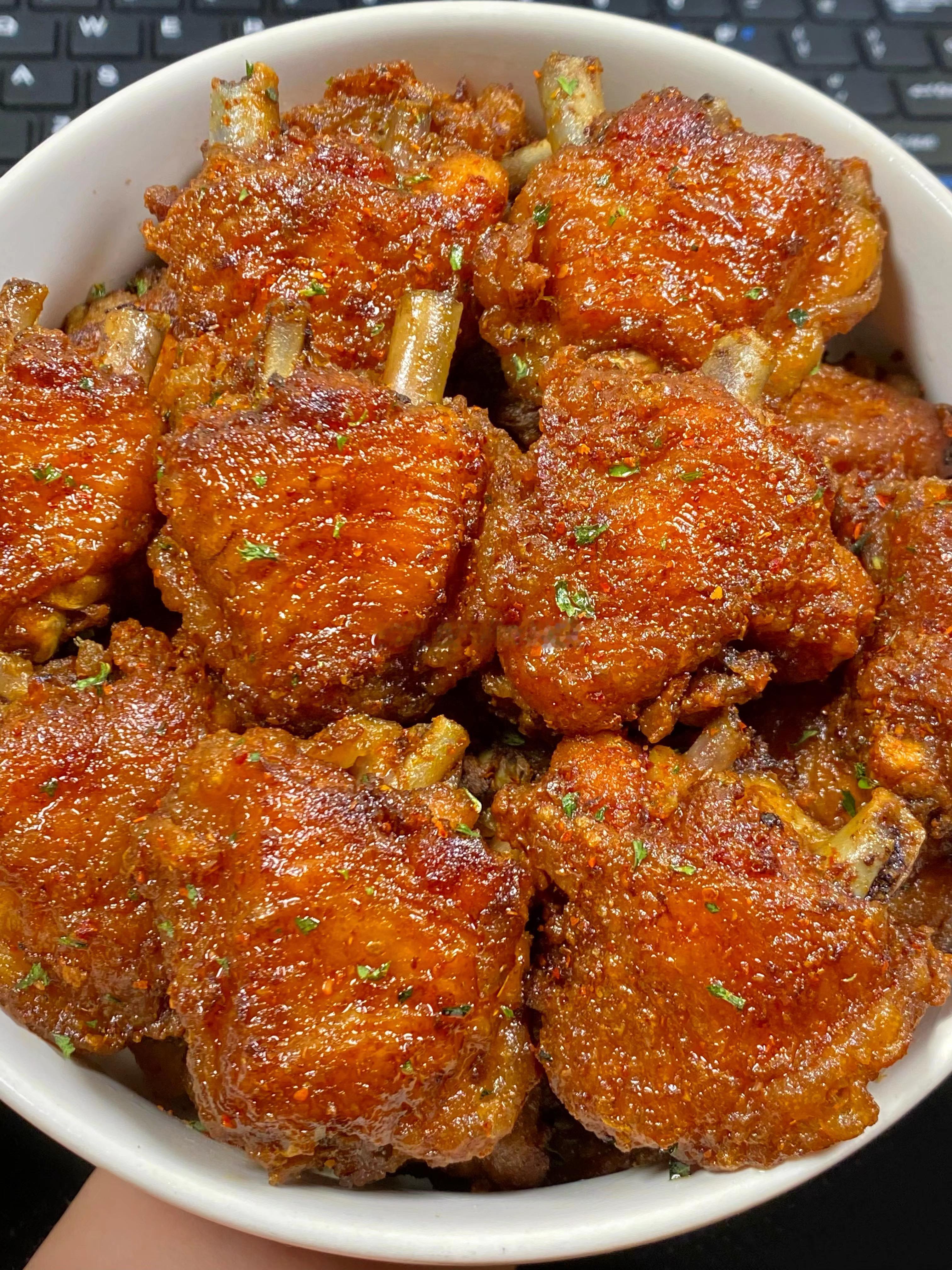 椒盐的咸香➕微微辣，真的巨好吃！😋