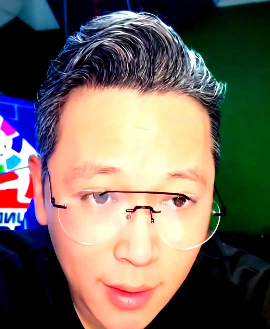 王大雷被德罗巴射到脸肿2012年夏天，德罗巴来申花试训，王大雷天天挨炮弹。