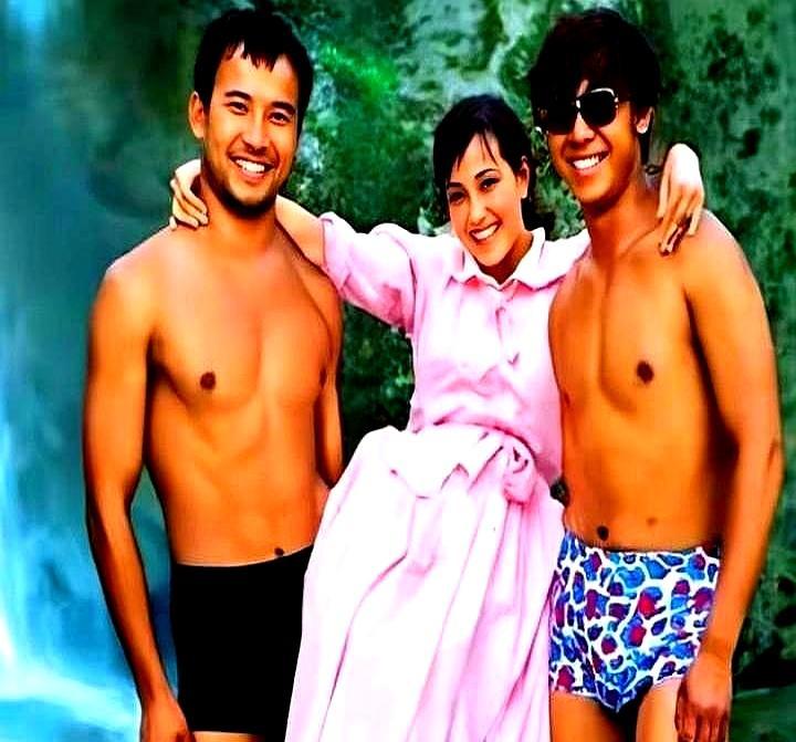 她被关了422天，只有前男友姜文，为她请了京城最顶尖的律师团。春节，看守所