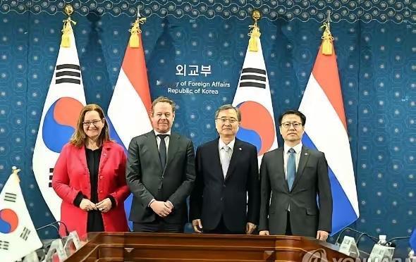 荷兰率先开始“对华布局”，荷兰代表与韩国代表进行对话，两国重点聚焦于半导体行业，