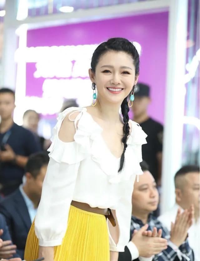 不知道大家发现了没大S周海媚邓丽君朱媛媛各个都是大美女一顶一的漂亮，