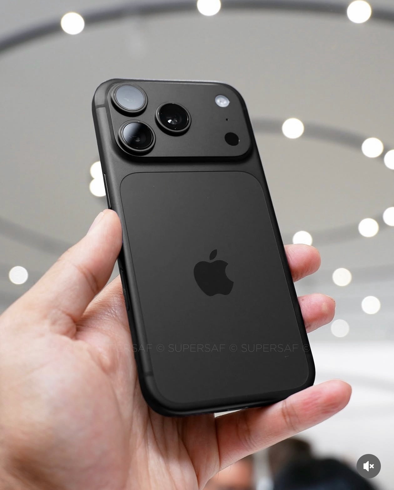 感受一下黑与亮黑的iPhone17Pro，喜欢吗？​​​