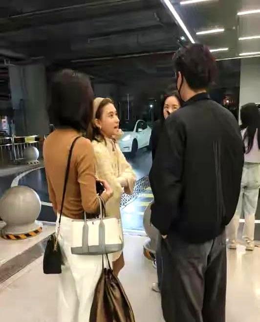 这种级别的豪门寿宴，居然连一个明星都没请。赌王三太陈婉珍过72岁生日，现场没有闪