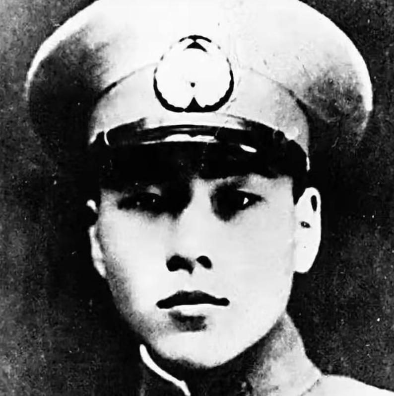 1943年，24岁的中国空军飞行员周志开，击落2架日军飞机后，又打中了第3架敌机