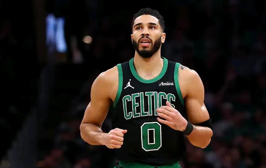 nba东部第二轮，卫冕冠军凯尔特人第二节打崩尼克斯，塔图姆13分7篮板，布朗14