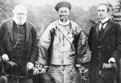 溥仪回忆录披露：清朝真正罪人不是慈禧，而是这位“铁帽子王”！1917年初，奕劻在