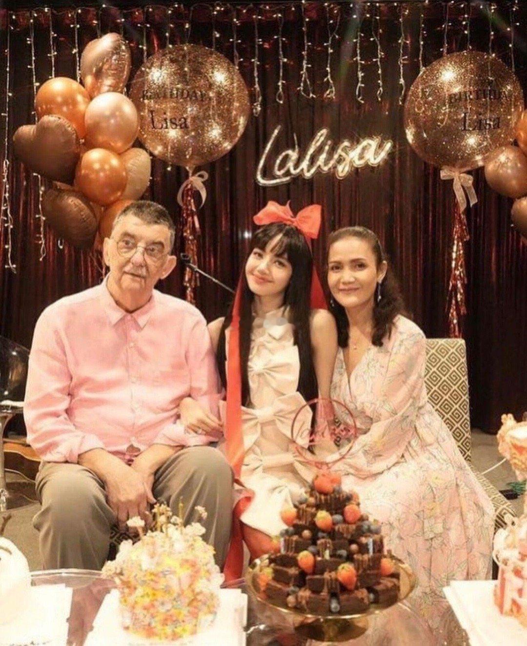 Lisa本人是真的一点都不喜欢甜美的风格诶这种类似的风格她简直大杀四方，可惜不续