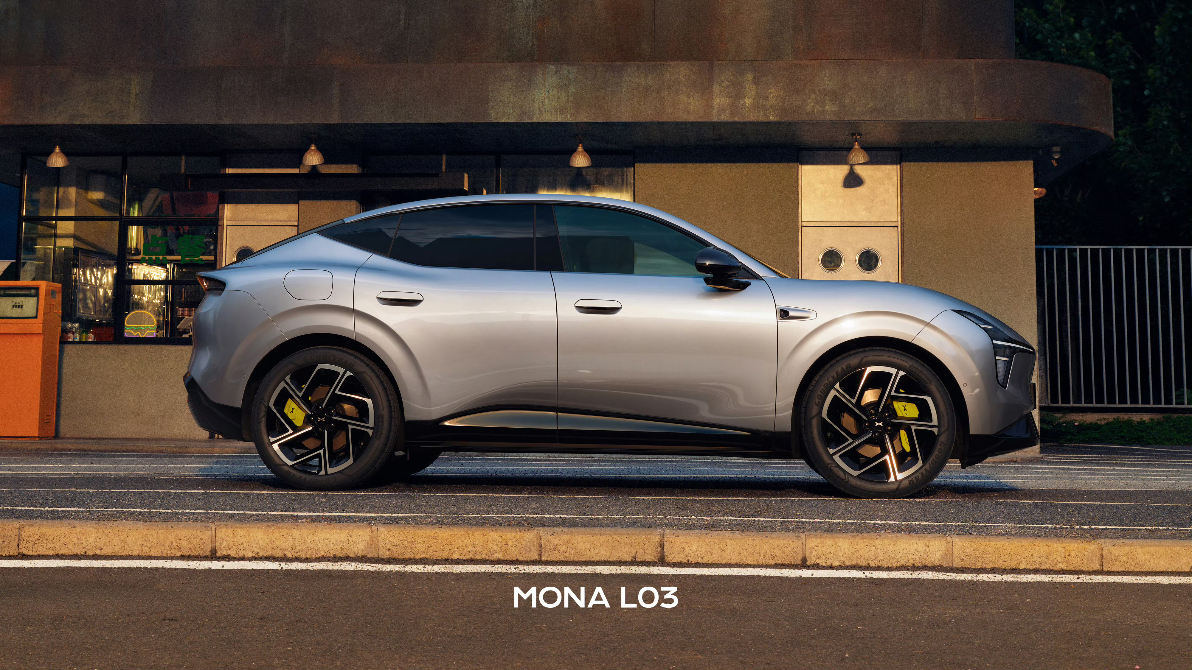 小鹏MONAL03新车色太好看了热知识：小鹏MonaL03的设计造型设计是