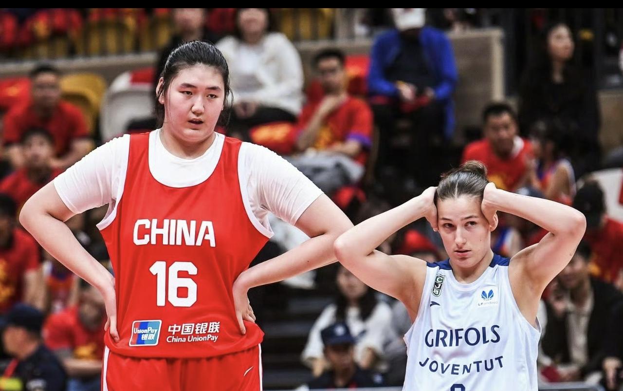 对于张子宇：我能说句真话吗？我先说我的观点：她的入选反而不利于女篮的发展，接下