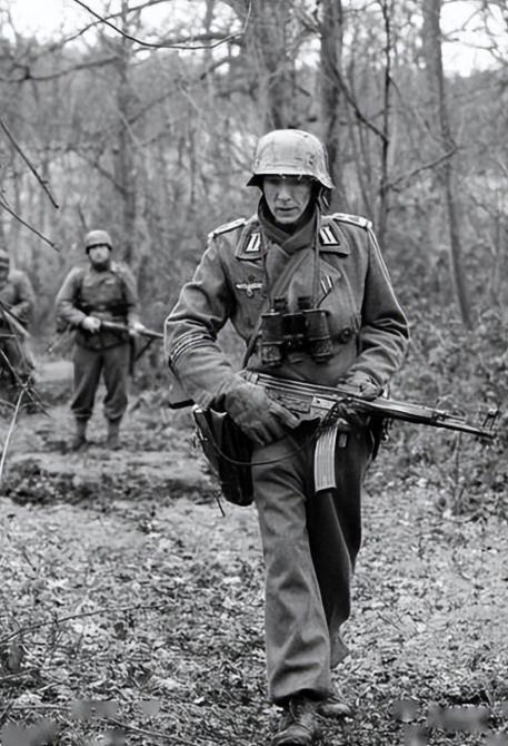 1943年，苏德战争中，苏军意外发现死去的士兵身上，竟然有3、4个密集弹孔。以德