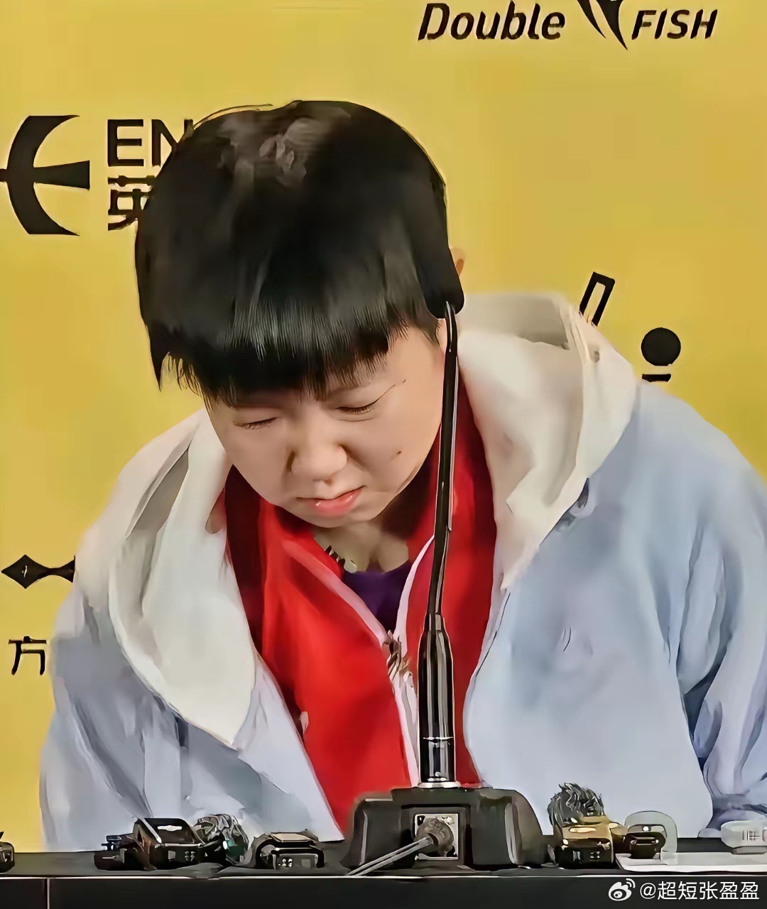 她站上赛场时，没人知道她刚退烧。队医知道，教练知道，唯独买票进场的观众不知道。这