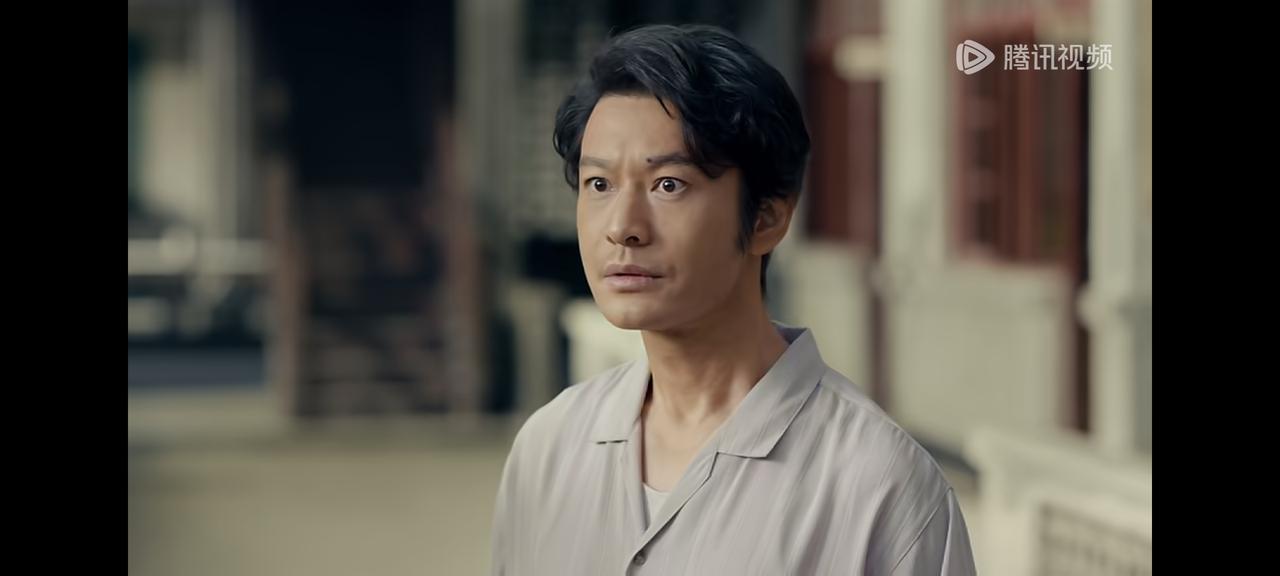 《小城大事》郑德诚当上月海书记，把大哥郑德生全家迁到月海，变成城里人。全家人