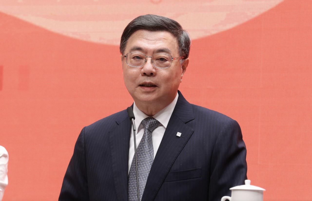 总预算过了，卓荣泰却没去“立法机构”致意，反手再次批评蓝白，国民党气炸：过河拆桥