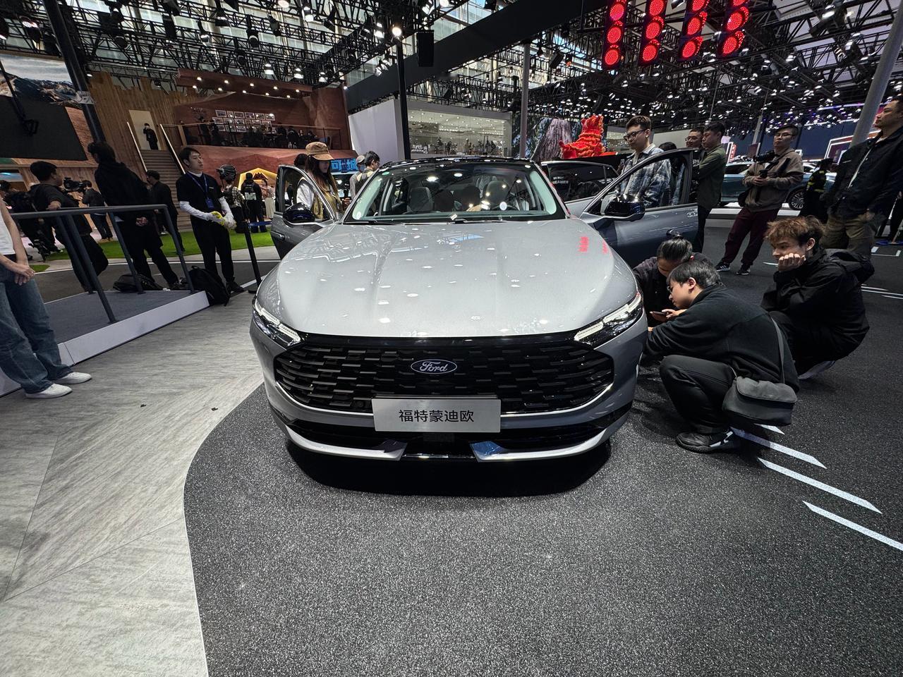 新款福特蒙迪欧亮相2025广州国际车展新车换装了高通8155车机芯片，并且接