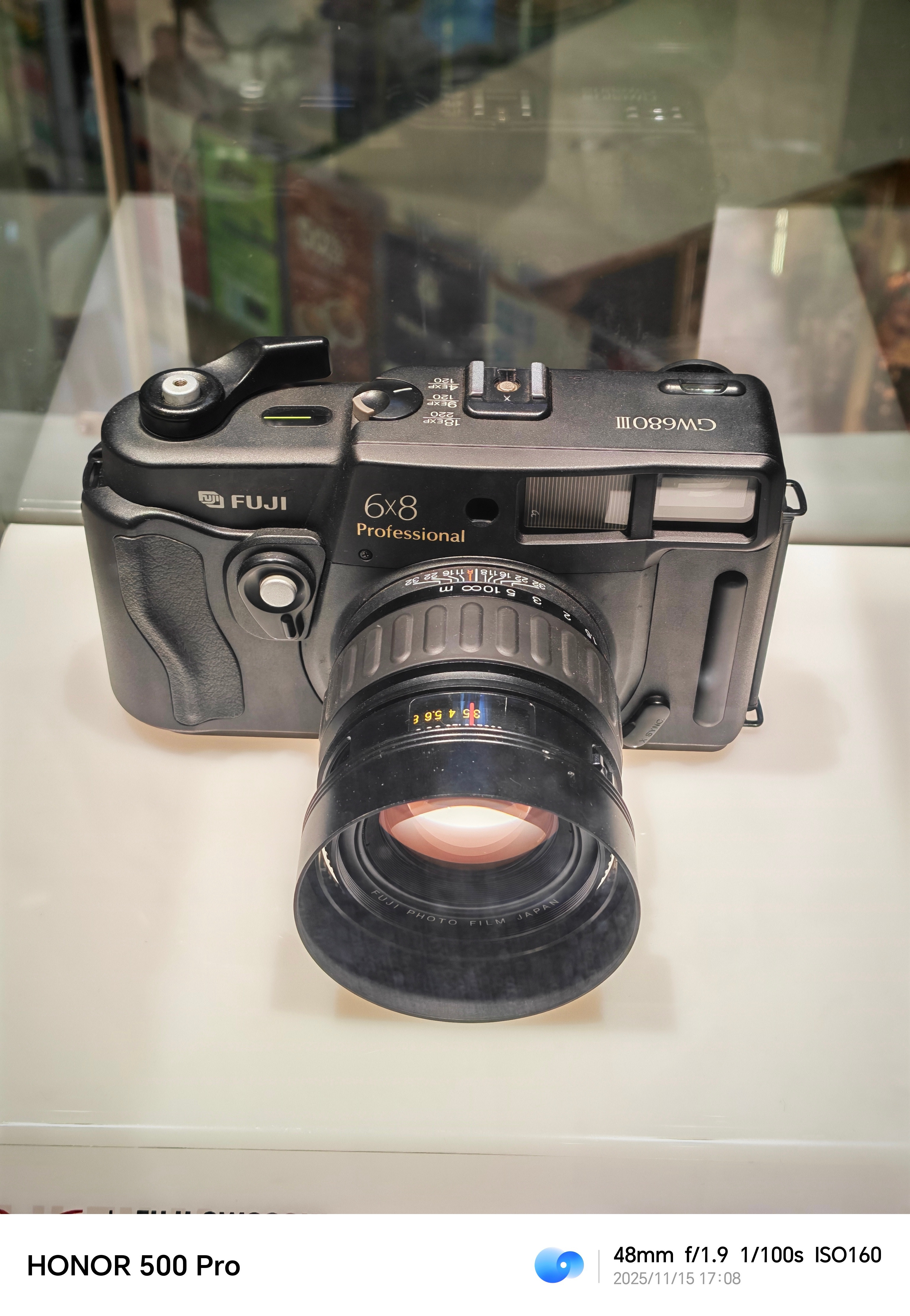 荣耀500Pro随手拍，除了日常拍人效果很好之外，平常拍照色彩也很讨喜，也很细