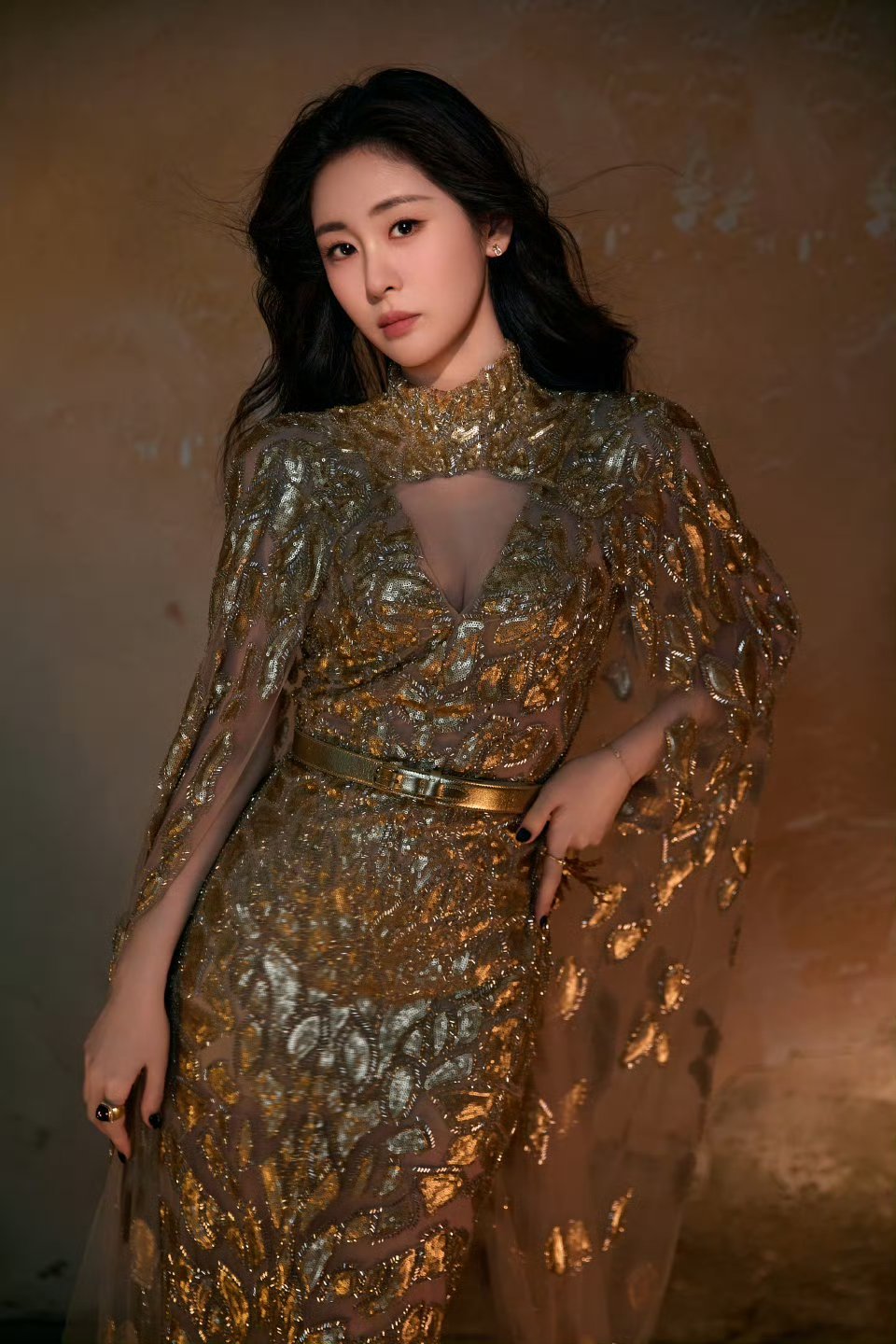 张碧晨～～张碧晨张碧晨是来修音响的吧​​​