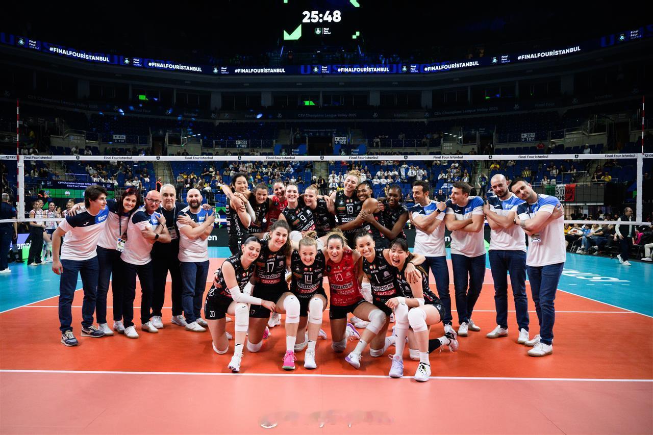 【科内轻取斯坎迪奇卫冕欧冠女排冠军朱婷14分哈克21分蝉联MVP】中国排球留洋