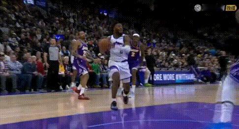 东契奇10CM弹跳，坑惨范德彪被隔扣2+1！眼见亨德里克斯正面冲杀进来，东契奇