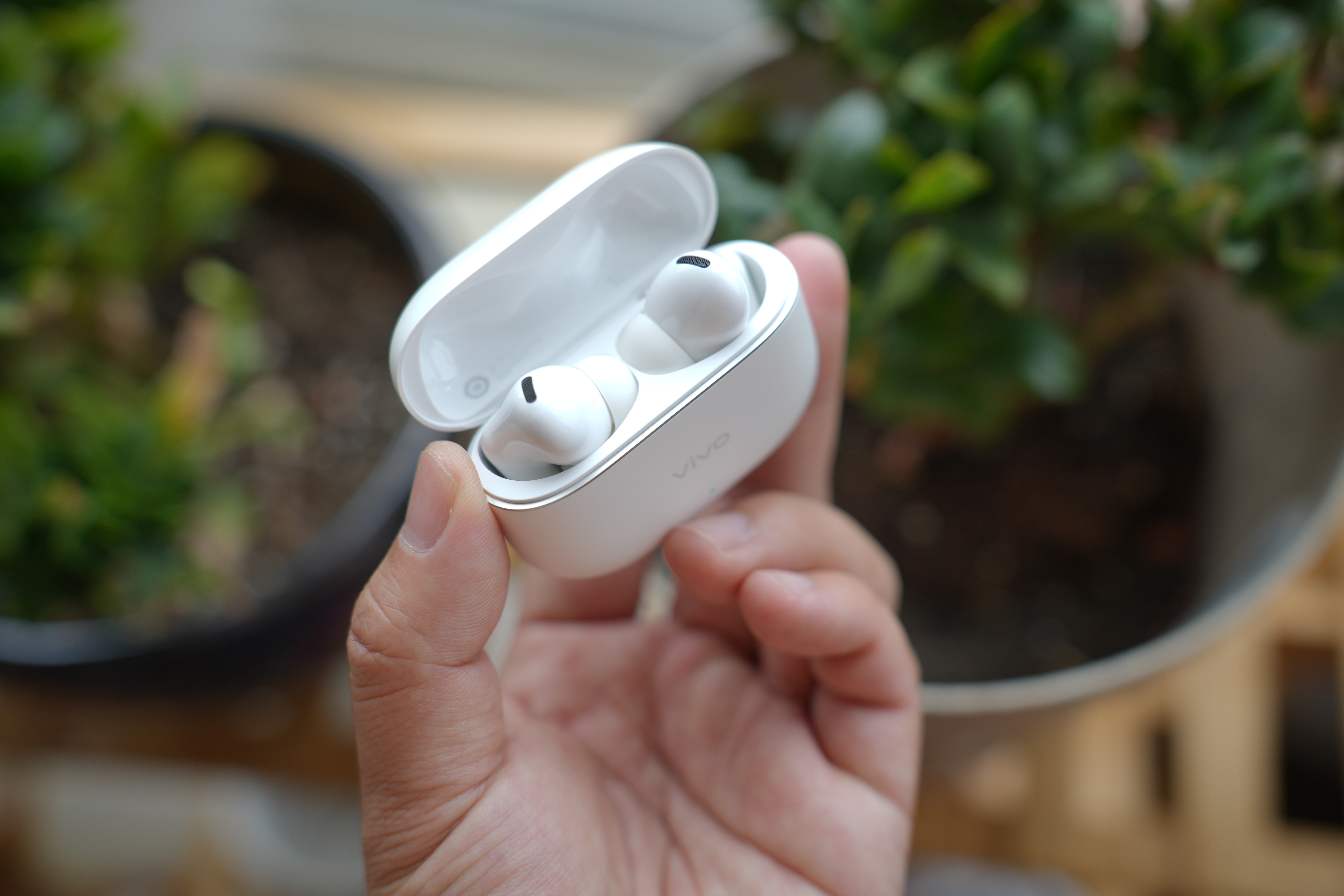 这两天用vivoTWS5Pro，有点被惊艳到了，首先说降噪，绝对是第一梯队