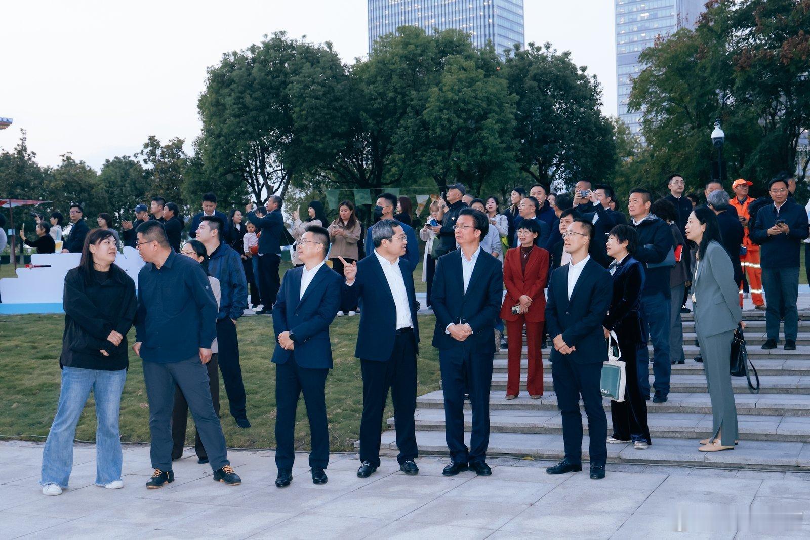 在杭州遇见未来城市模样余杭中轴擎动城市发展杭州这条城市中轴线确实是世界级的，从杭
