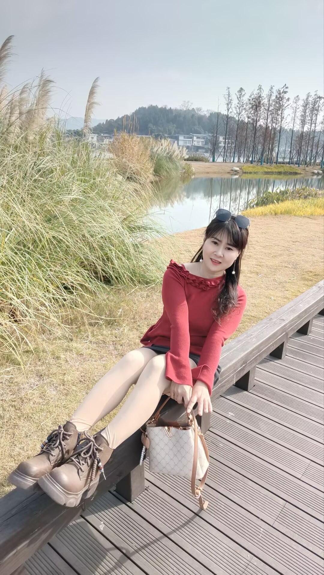 让别人快乐叫做情商，让自己快乐那才叫人生