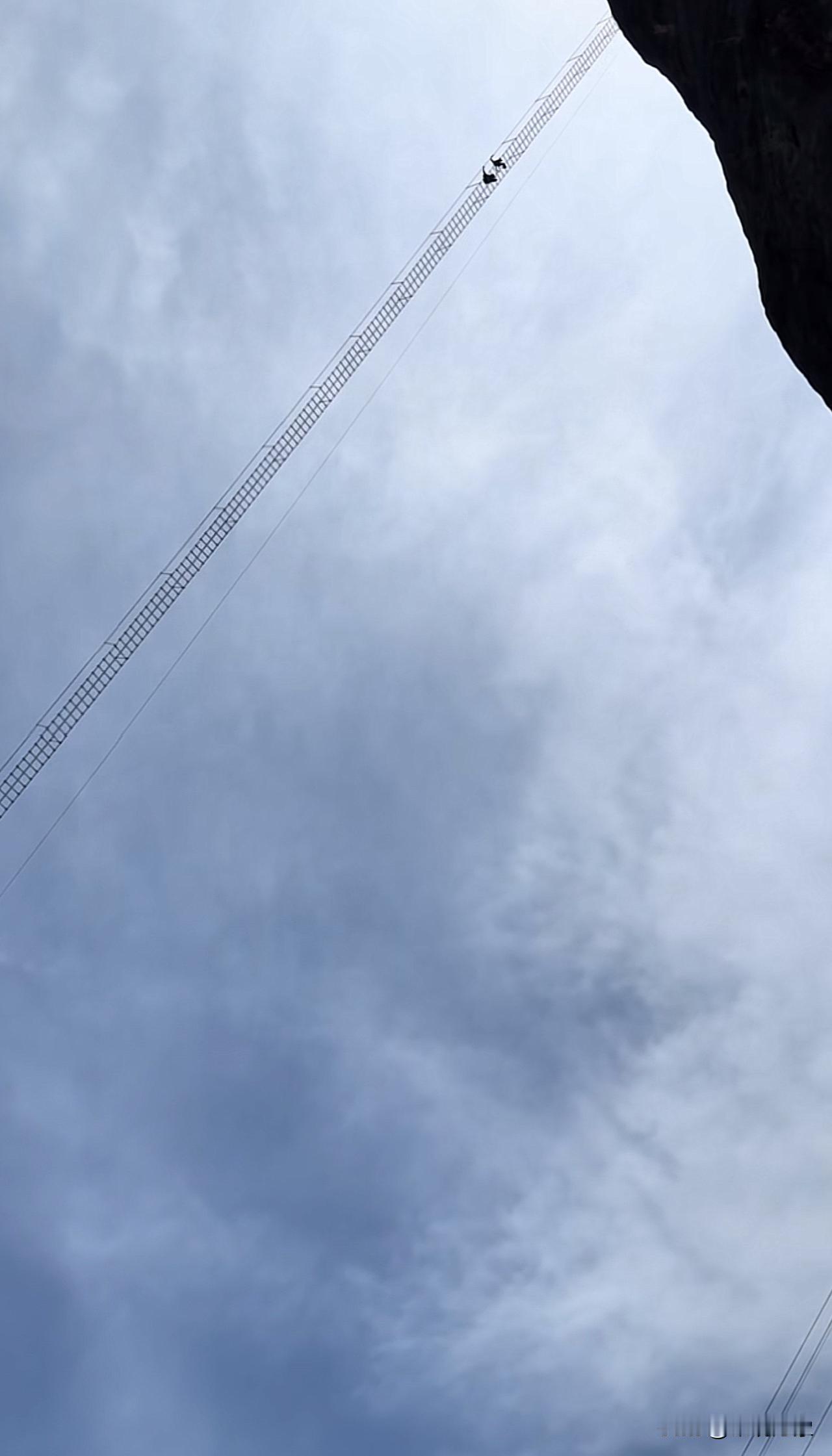 勇敢的人已经快到山顶了，这谁想尝试？