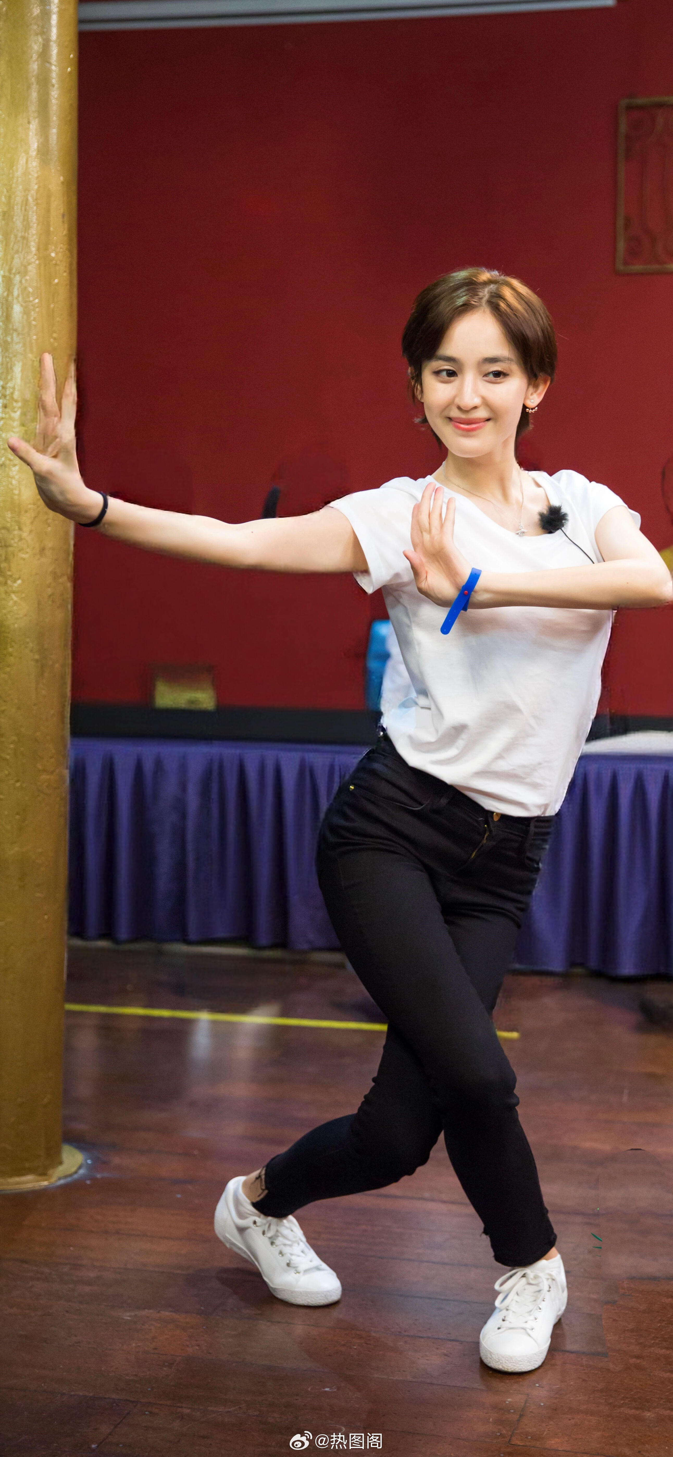 古力娜扎早期舞台表演练习体态真好热图阁公众号