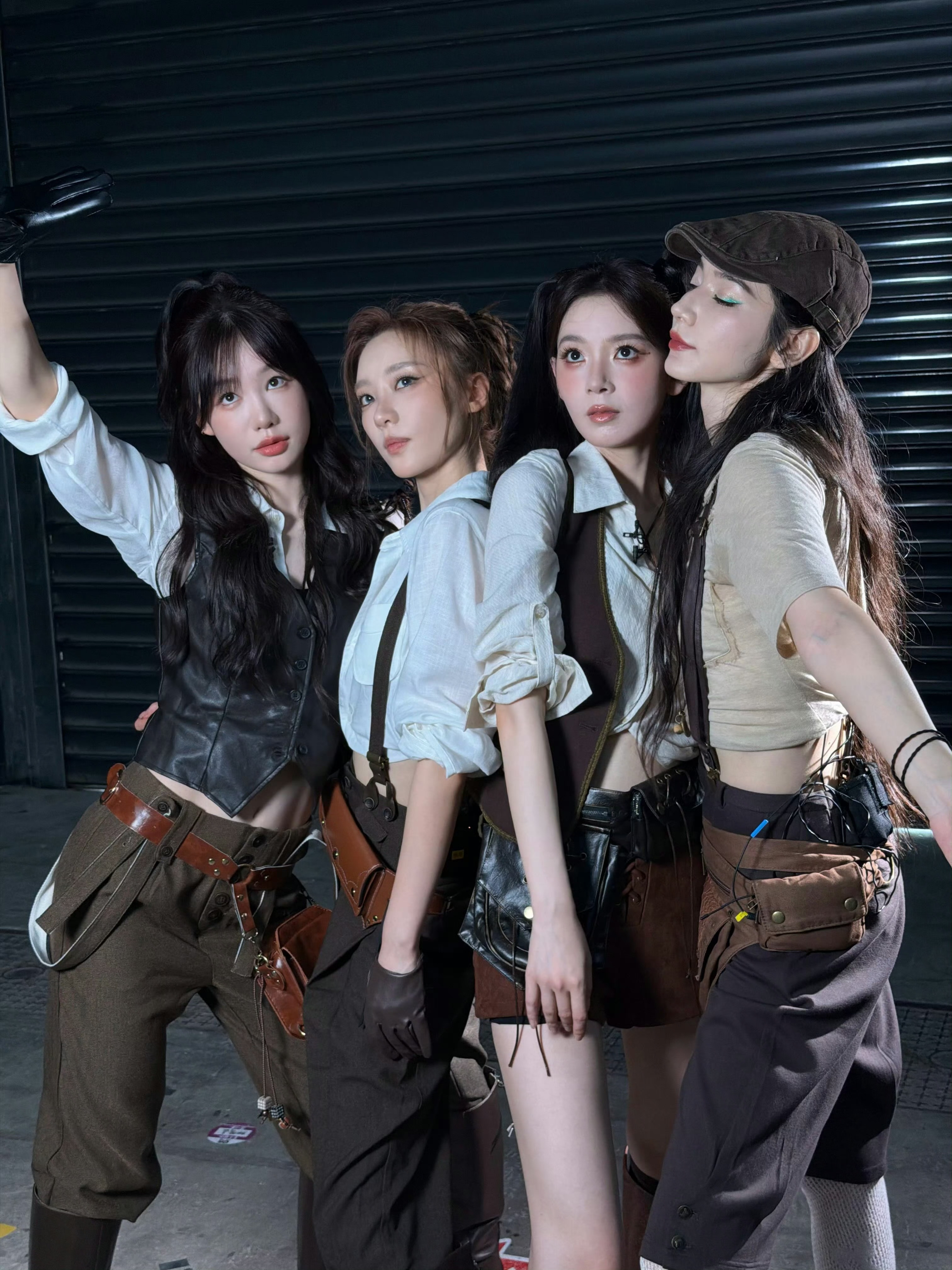 张月陈瑶徐梦洁代斯合照来了！四个宝宝都很美啊，期待晚上的舞台