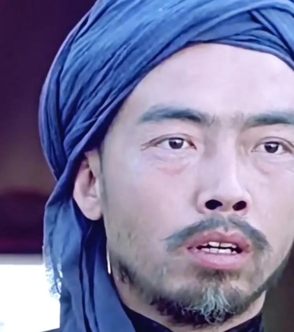 电影《末代皇帝》里有个提刀侍卫很像一位导演，不知是不是他客串的！前几天，又重看