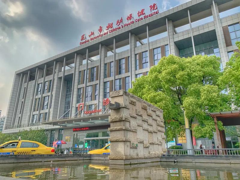 跨城坐诊对昆山医疗影响可不小。从患者角度看，以前看上海、苏州等地专家，得大老远跑