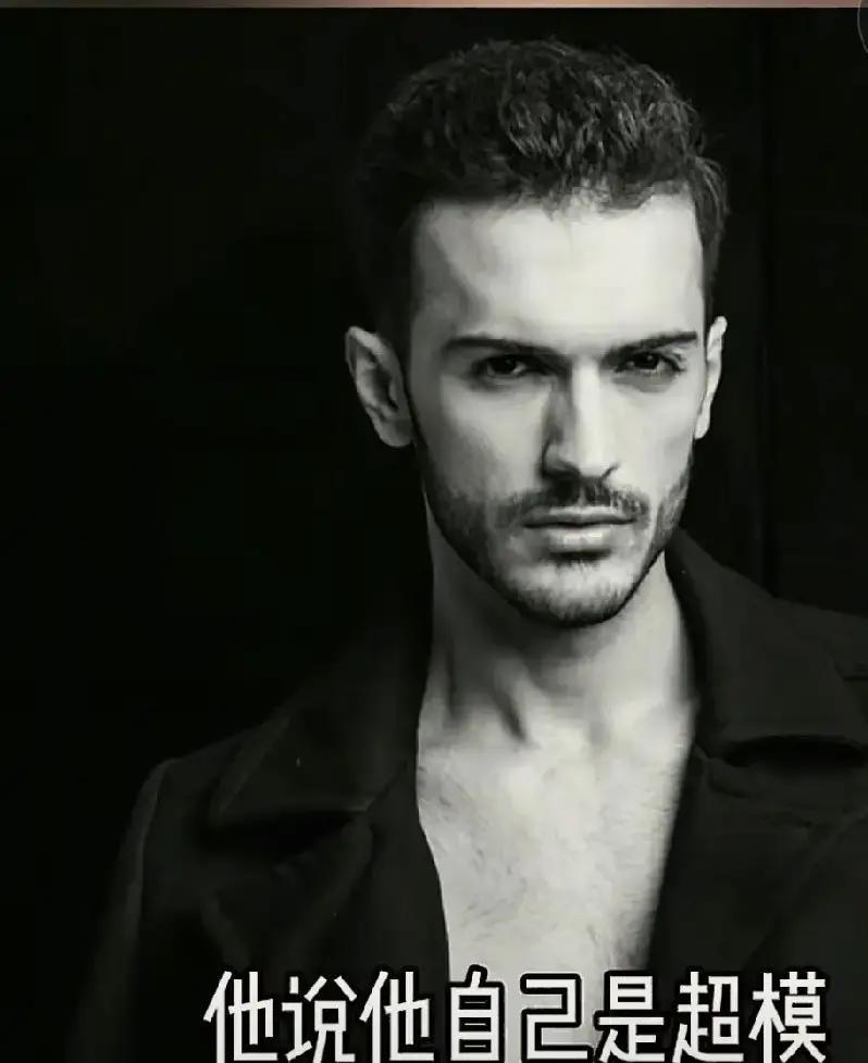 五届超模冠军，被嘲“吃软饭”14岁站T台，19岁漂到北京。弟弟也是模特，家