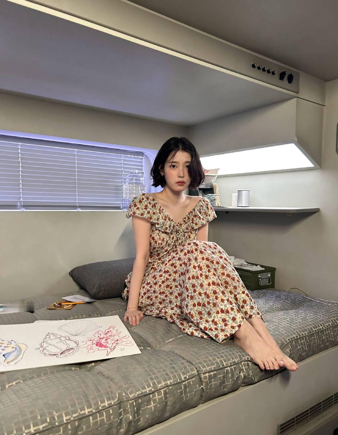 IU​