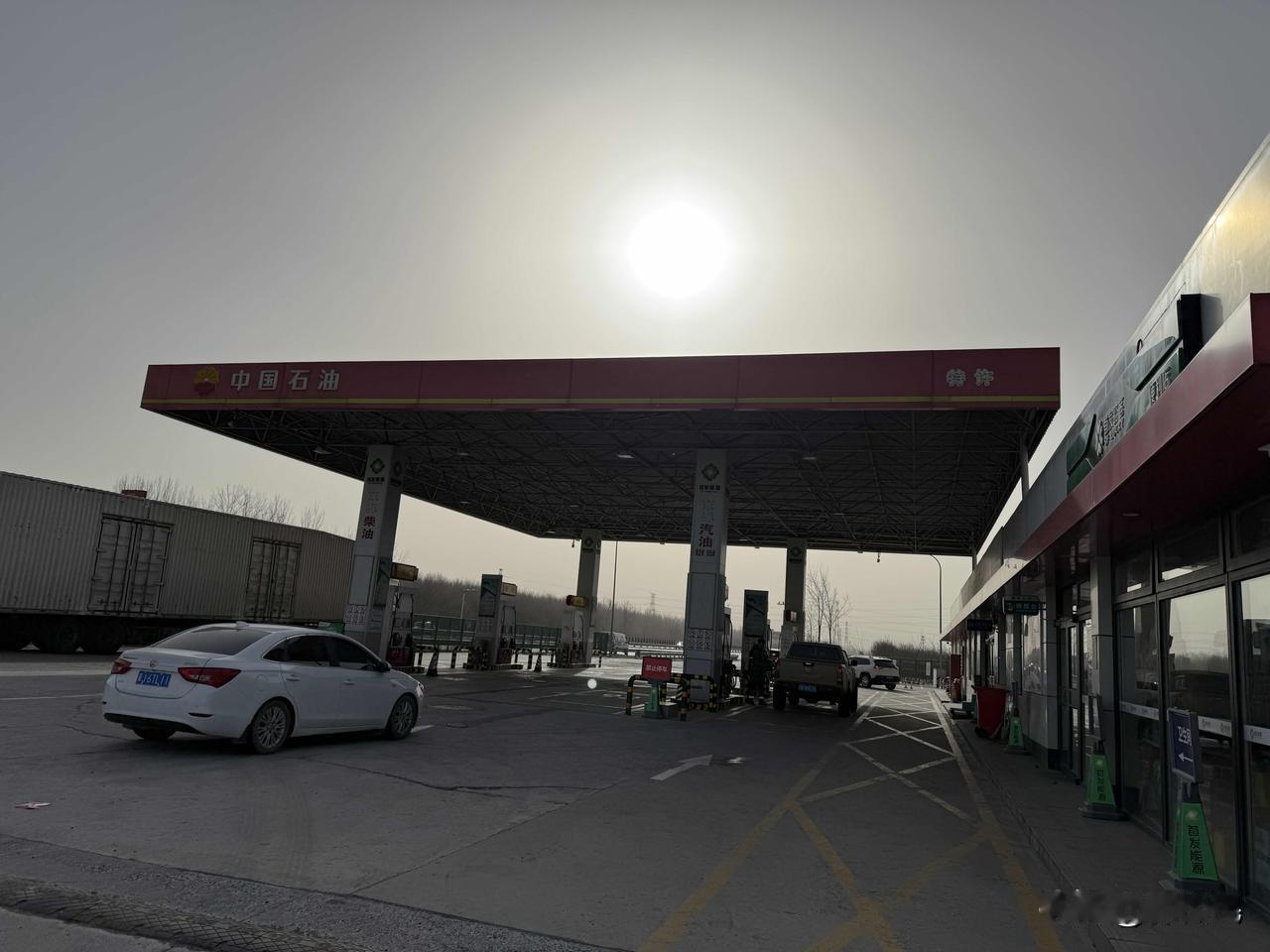 今天开始，进行一次北京至海南的长途自驾。早晨，北京大降温。此时出发，有大