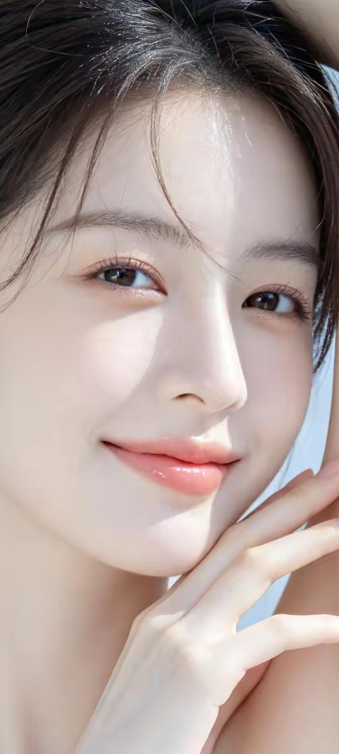 阳光下的甜美笑容，温暖如春日阳光🌞