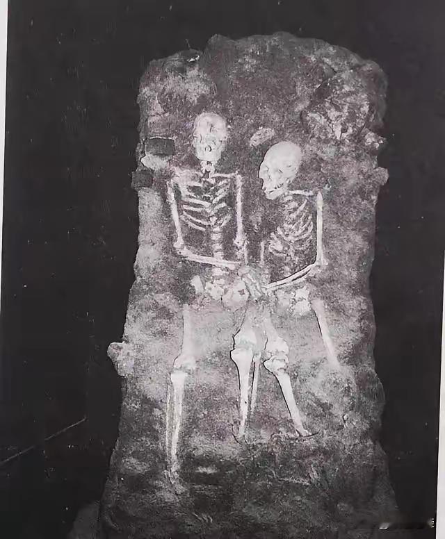 沈阳地下挖出的铁镣,锁住了一段永不褪色的英雄故事1997年,沈阳东华门施