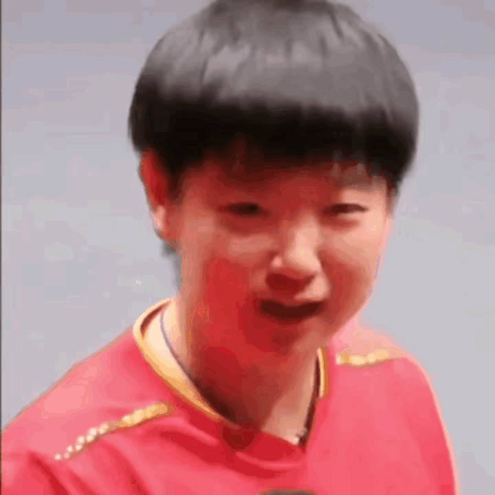 孙颖莎忍痛询问参赛资格看哭网友，劳模式拼搏引心疼看着屏幕里的孙颖莎小心翼翼