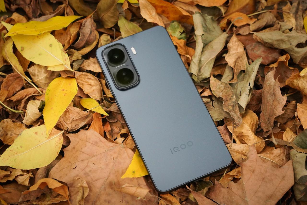 来聊聊刚刚发布的iQOONeo11这一代的iQOONeo系列在配置上的诚意