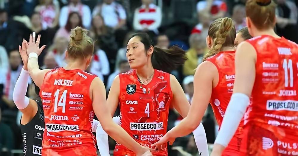 朱婷的抛物线和点到为止，已很难镇慑住日本女排，亚锦赛上还是三哑巴棒的李盈莹、吴梦