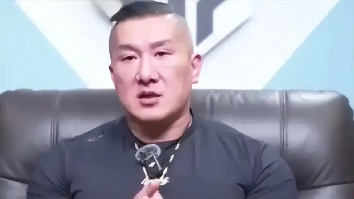 台湾网红“馆长”陈之汉在直播里撂了实底：往后再也不组织带队赴大陆的自由行活动了。