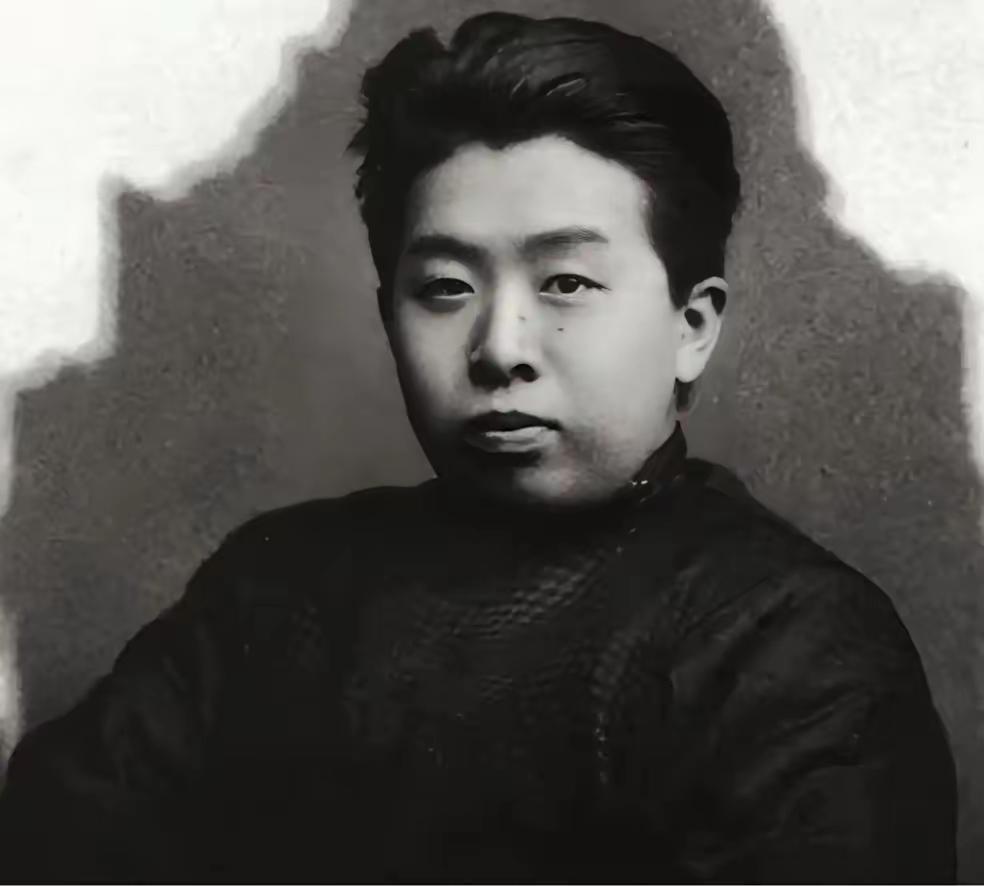 张作霖一生有8个儿子，把长子张学良捧为接班人，却唯独对原配所生的次子张学铭极其厌