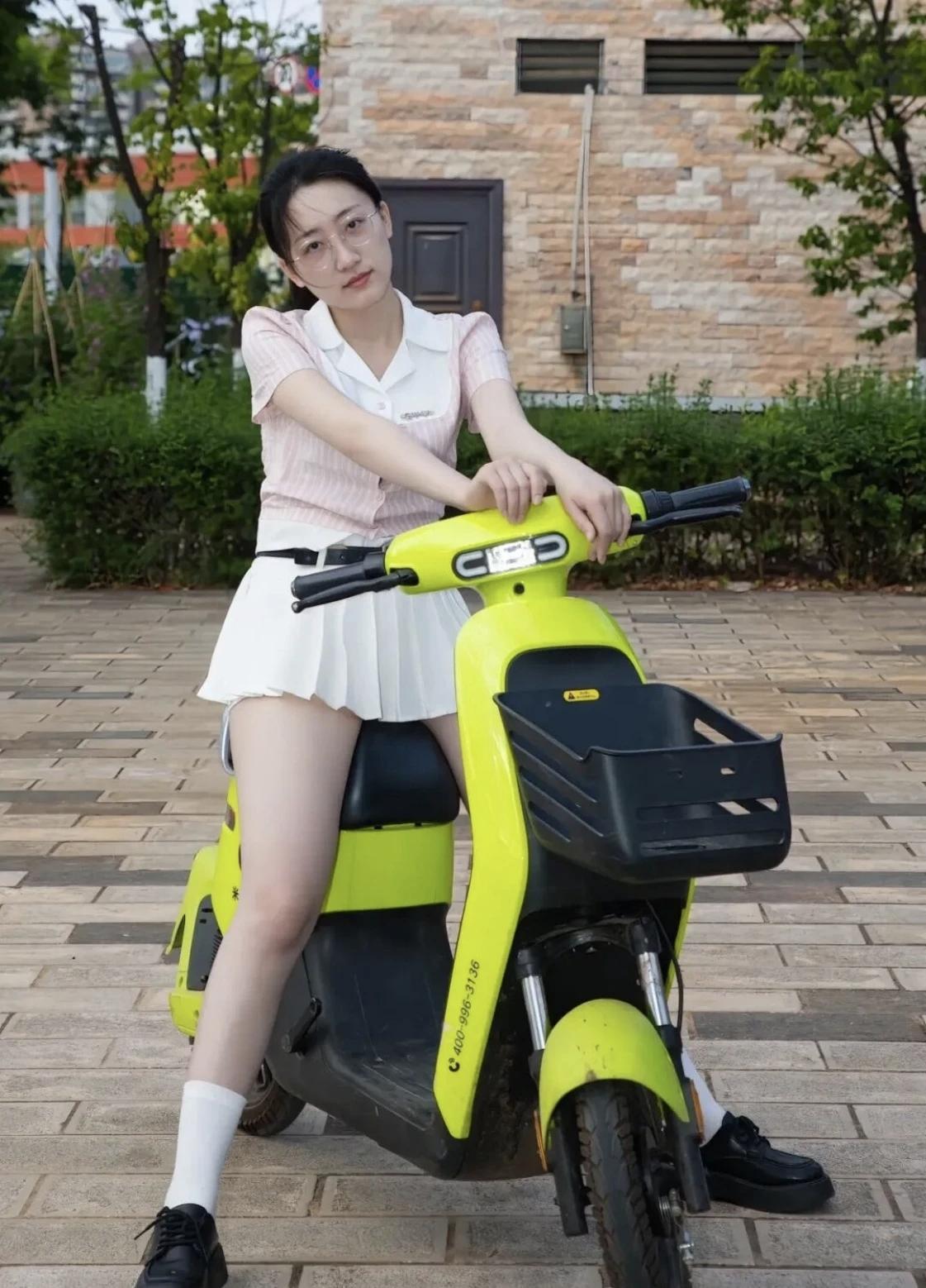 高级感写真推荐城市街拍实战：掌握构图与光影，打造日系生活感画面高级感穿搭摄影日