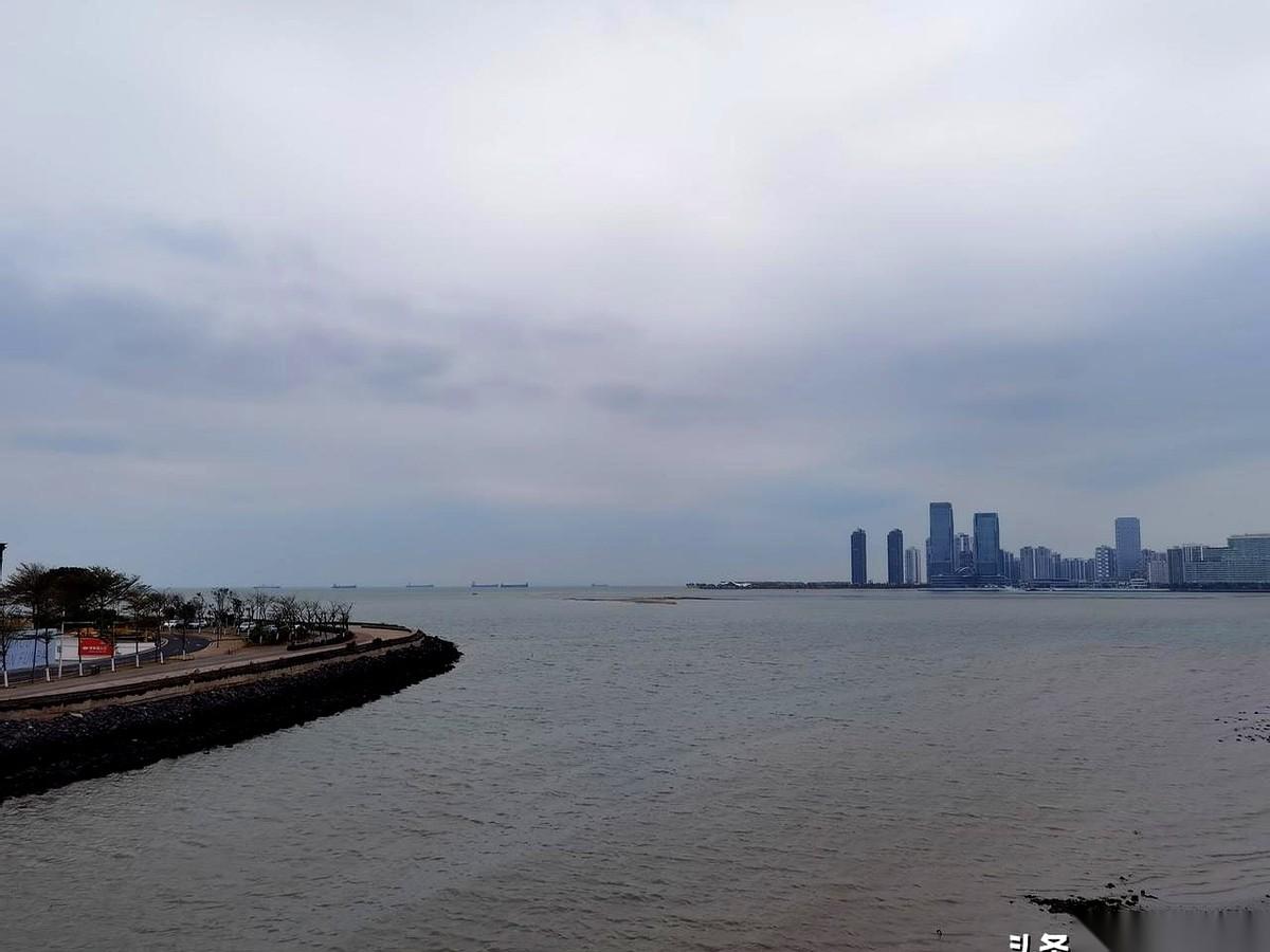 全网都在猜，海南封关那天，天上会掉下来个什么样的“大礼包”。说真的，我一个普通